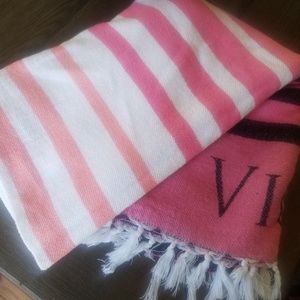 Victoria's Secret blanket ❤💖